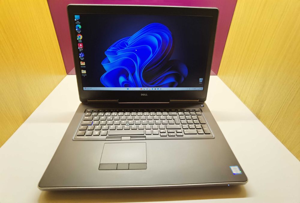 Лаптоп Dell Precision 7720 (17.3") + Подарък чанта
