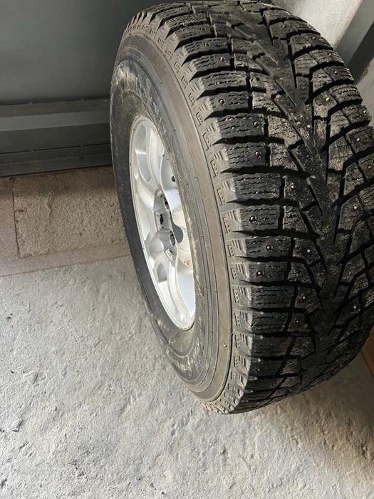 Зимние шины на дисках 275/70/16