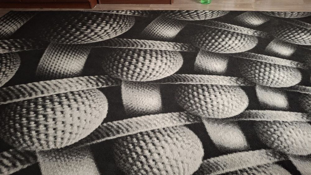 Продам ковёр размером 2 на 4