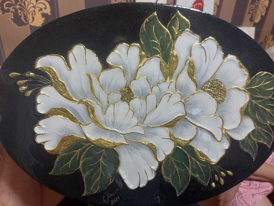 Рисувам картини по поръчка.