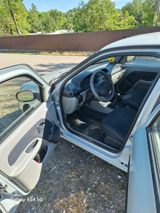 RENAULT Clio 2002 — imagine 5