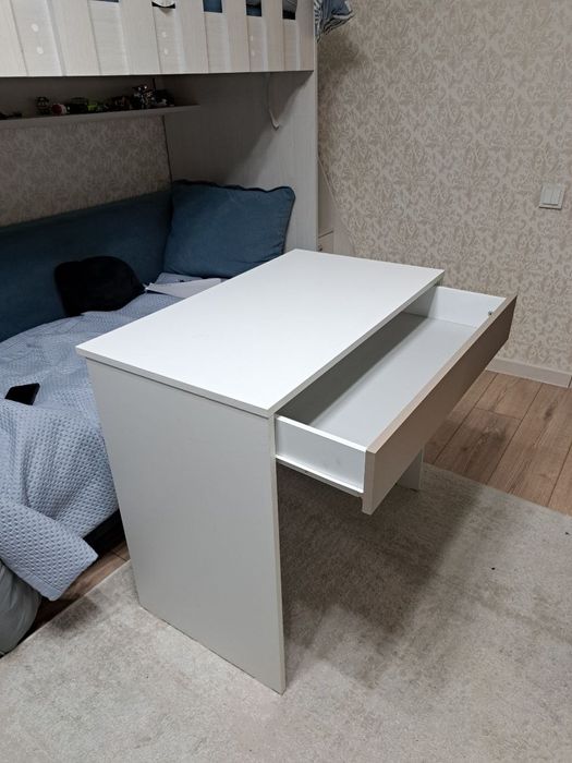 Срочно продам стол б/у