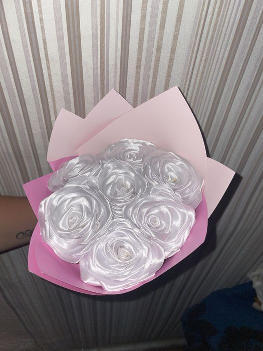 букет из атласных роз