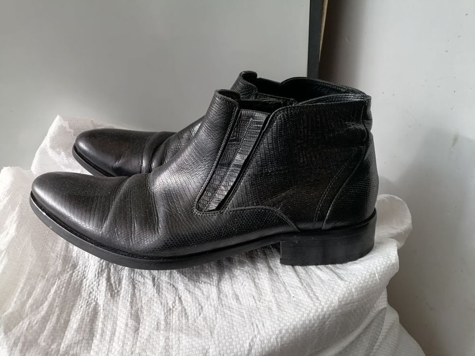 Продам замшевую обувь.