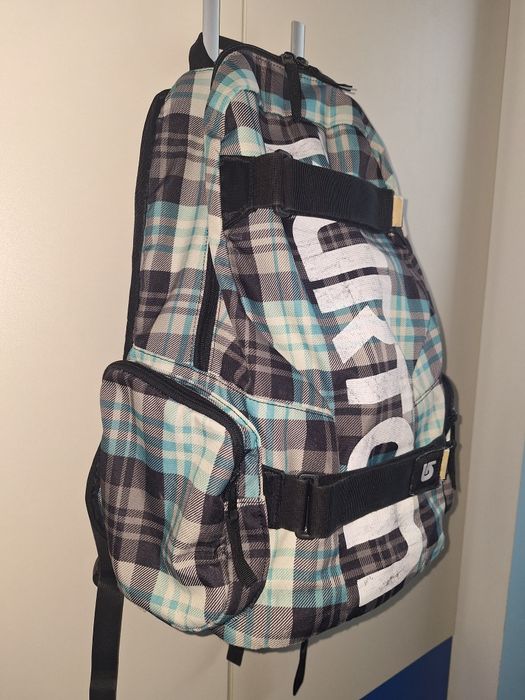 Rucsac încăpător Burton.