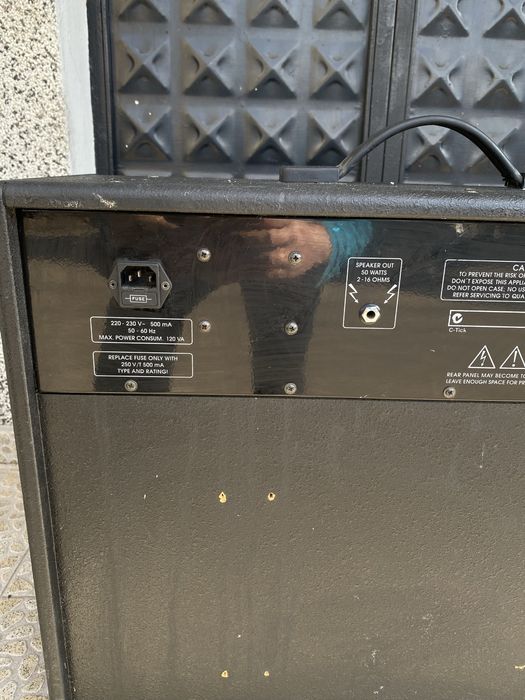 Hughes & Kettner WARP 7 с 2x12" говорителя - Качествено китарно кубе