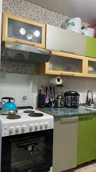 Кухонный гарнитур бу + вытяжка в подарок