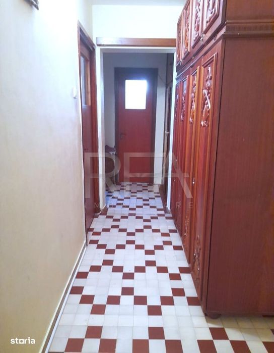 4 camere, 1/4, anvelopat-Drumul Taberei