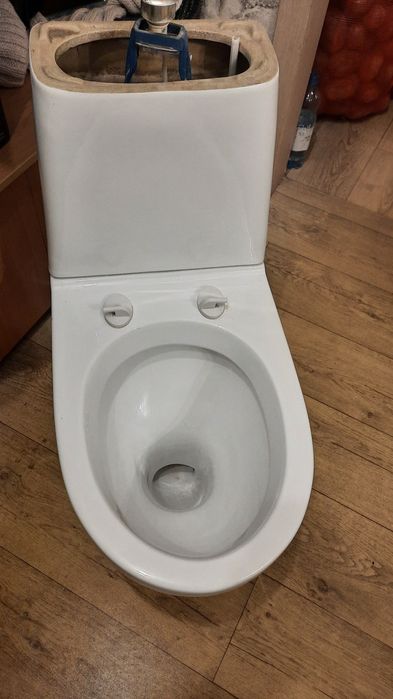 Продаю унитаз в отличном состоянии