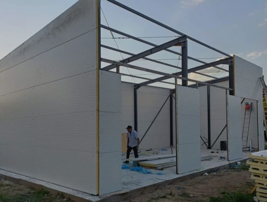 Vand structura din metal 15x10 cu 4 inaltime la 4400 de euro Profile