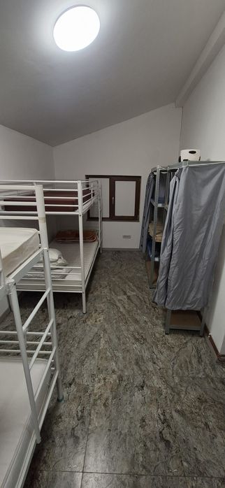 Cazare muncitori, 22.5lei/ persoana, 450 lei cladirea, 20 de locuri capacitate, Arad, utilitati incluse.