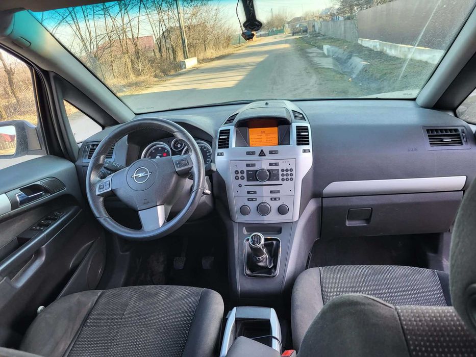 Masina Opel zafira