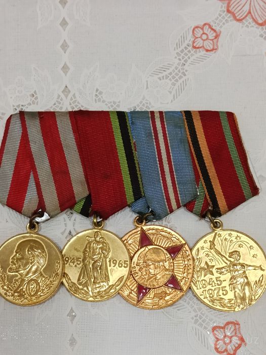 Медали СССР и Узбекистана