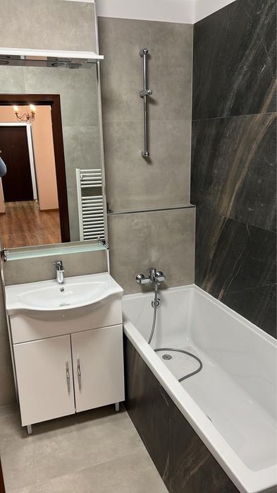 Inchiriez apartament 3 camere