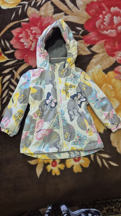 Продам курточку для девочки