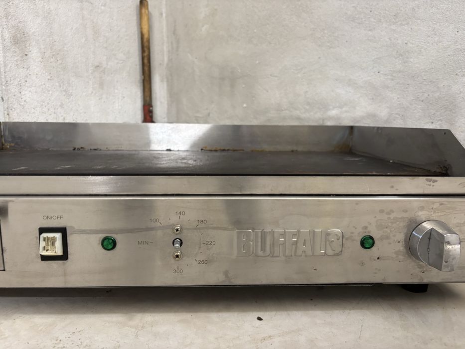 Електрическа профисионална плоча за бургери.