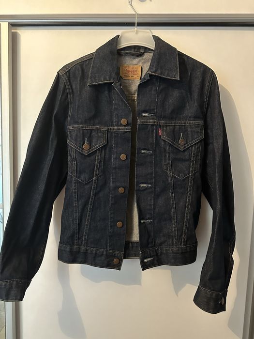 Vand geaca Levi’s , marime S , pret 180 lei