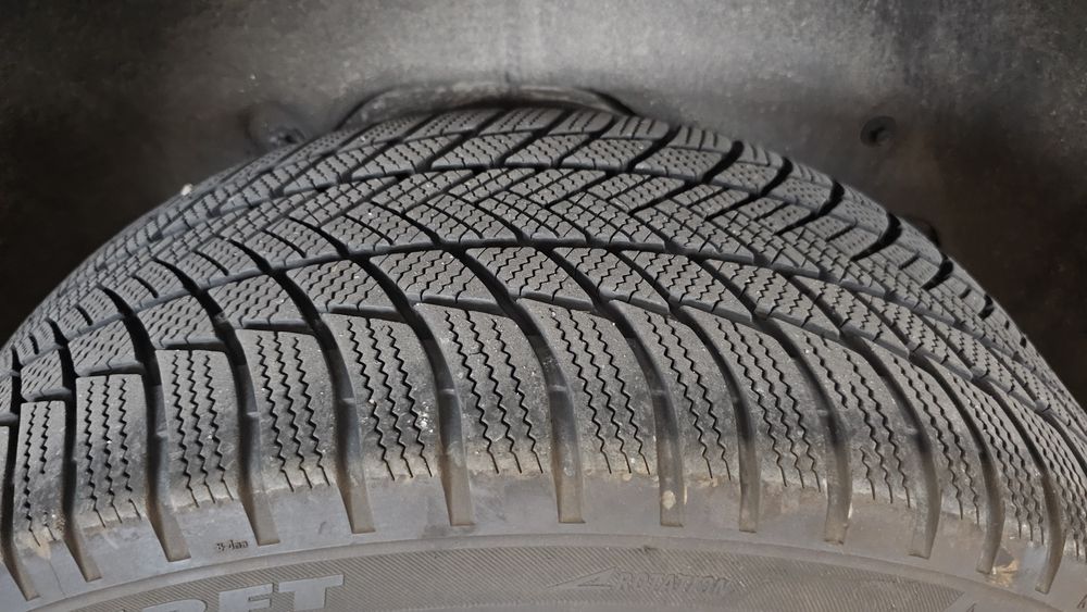 Jante BMW X5 G05 X6 G06 - 20" + anvelope iarna Bridgestone 275 45 20