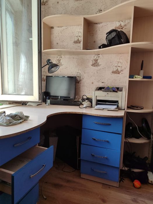 Стол школьный компьютерный