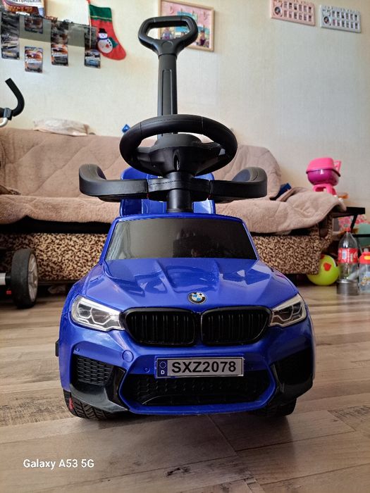 Детска кола за бутане с родителски контрол