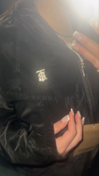 Geaca burberry cu eticheta