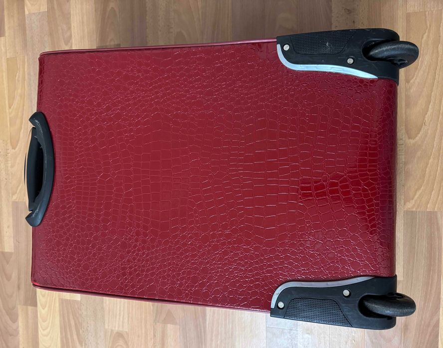 Чемодан очень большой