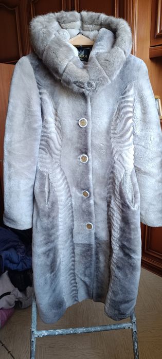 Продам 2 женские шубы