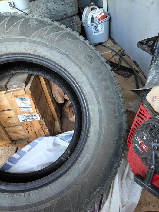 Зимние шины 265/70R17