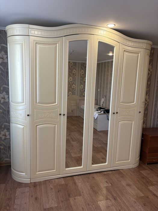 Продам шкаф шести дверний