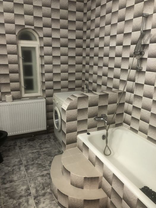 Inchiriez apartament trei camere in asociatie