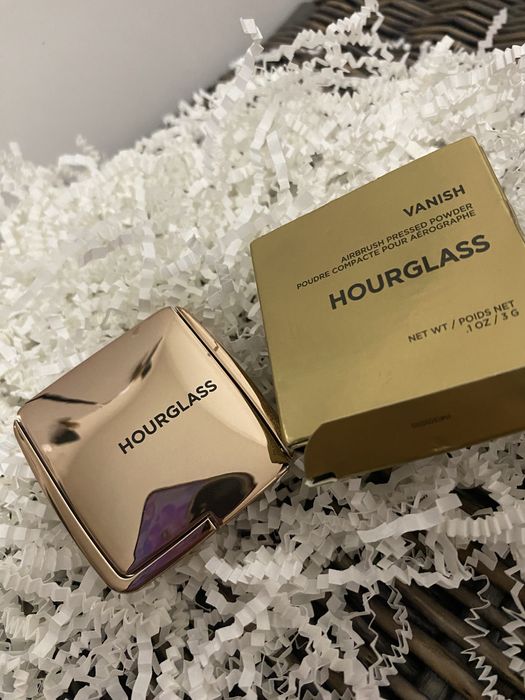 Pudra compacta transparenta Hourglass