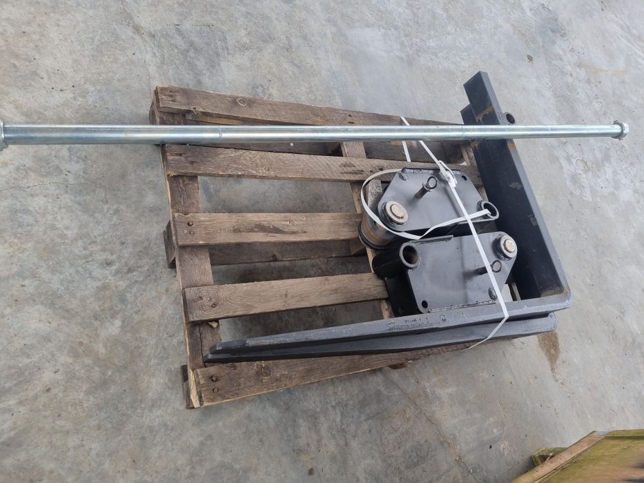 Furci paletii Caterpillar Buldoexcavator