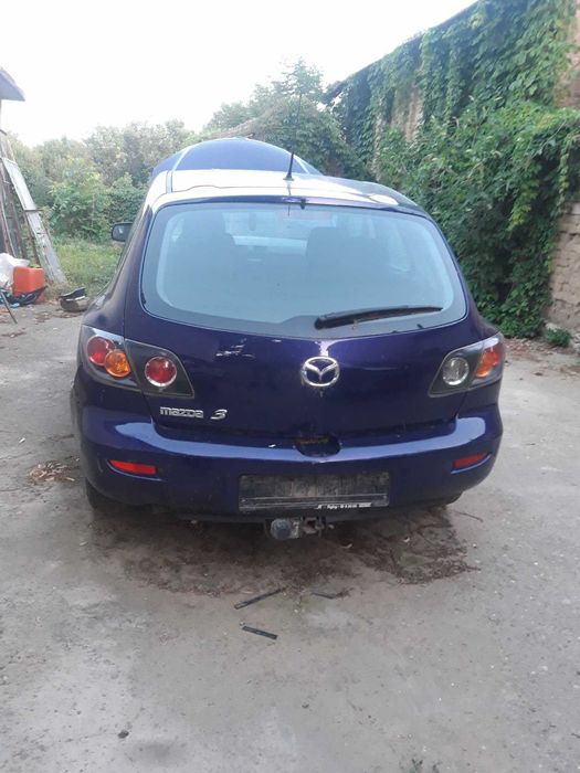 Мазда  3 - Само на части