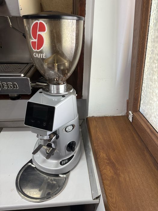 Espressor Wega model profesional,2 grup+Râșniță cafea Fiorenzato F64E