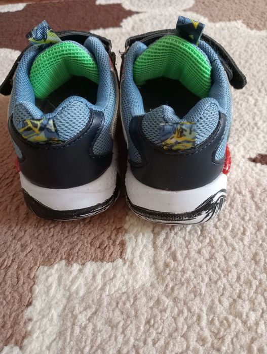 Продам детскую обувь