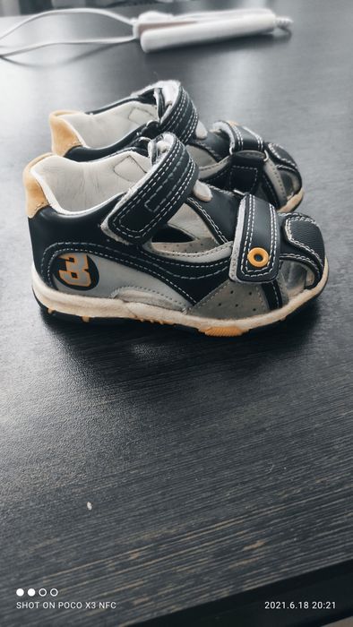 Срочно продам сандали для мальчика