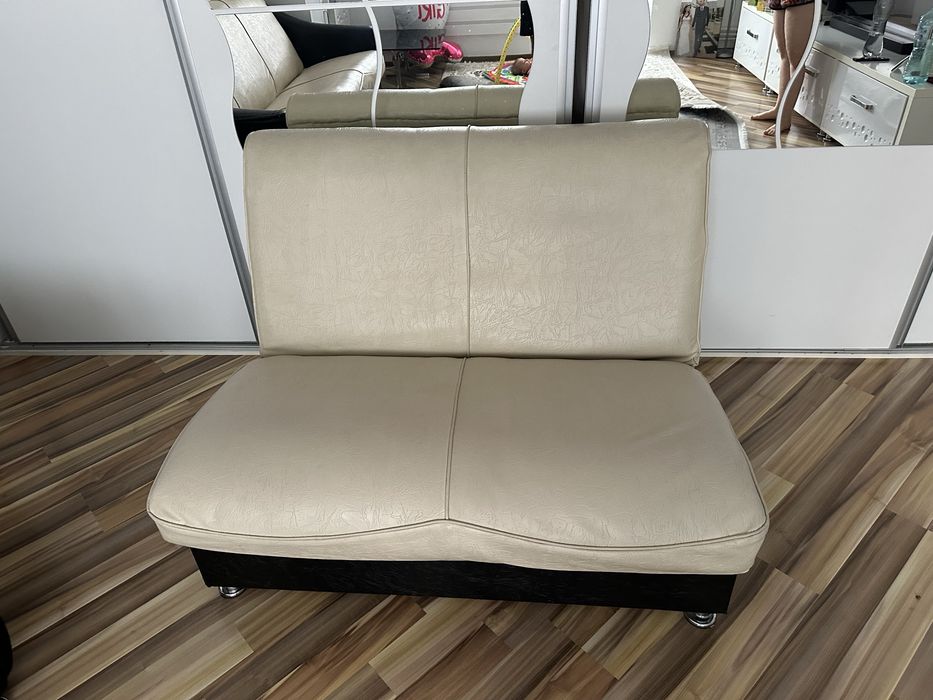 Canapele living stare excelenta