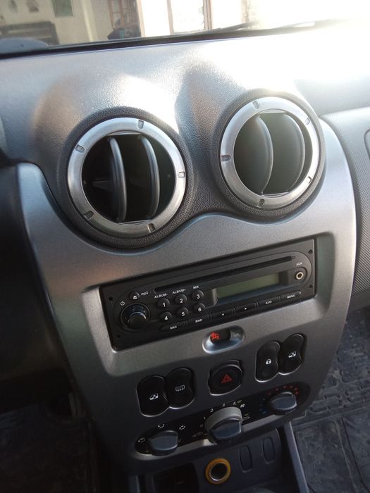 Vând Dacia Duster an 2010