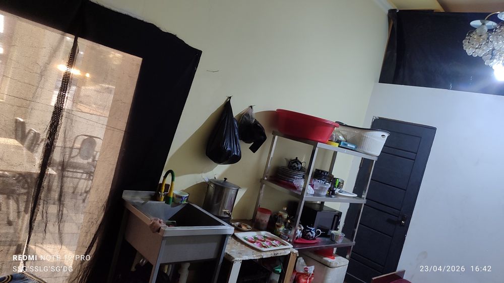 Kafe jixozlari bn sotiladi yuripturgan joy