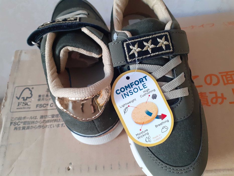 Кроссовки на девочку новые