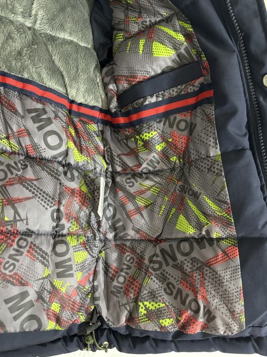 Продам детскую куртку