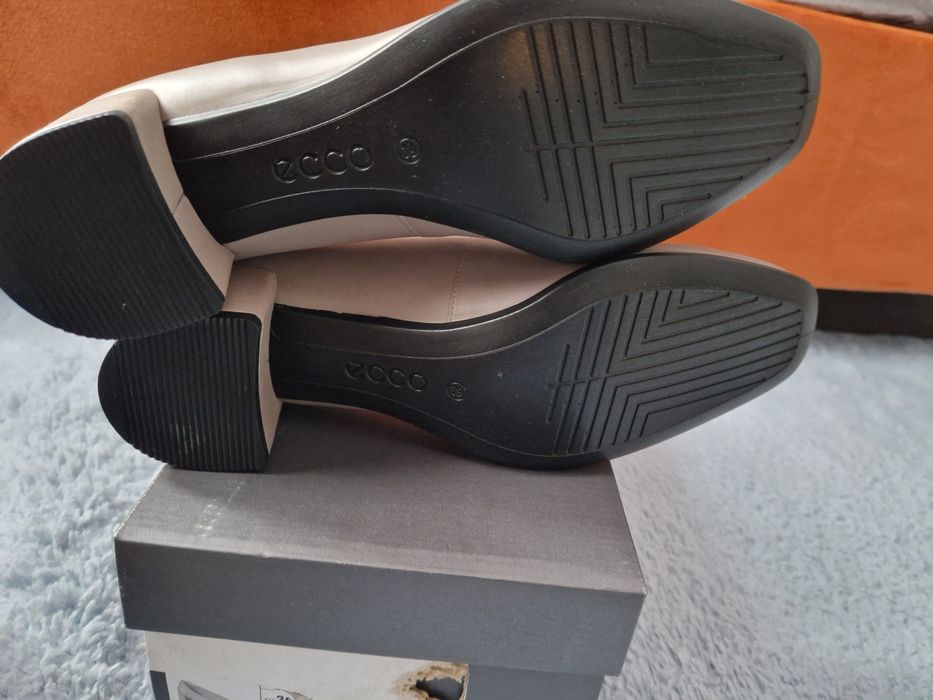Noi! Pantofi cu toc Ecco, 39
