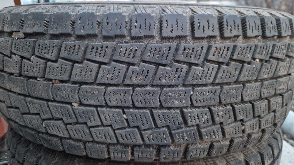 Две шины 225/65/17