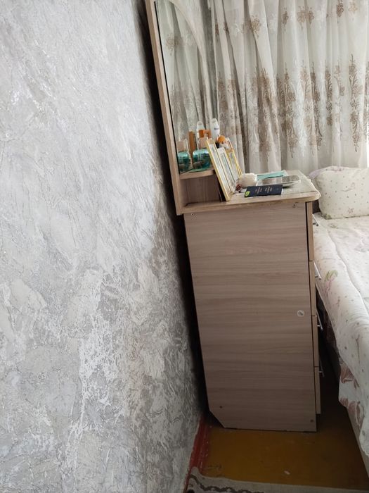 Продам комод с зеркалом