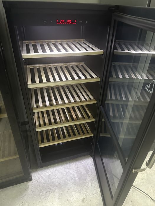 Хладилна витрина за вино