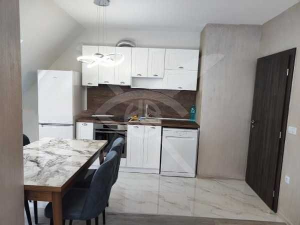 Дава се под наем Тристаен апартамент в Пловдив, Център - 185 кв.м за 797.64 € - Снимка #2