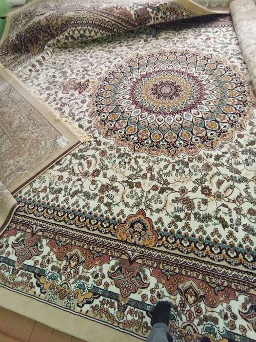 Gilam SAG  yangi, razmeri 5x7