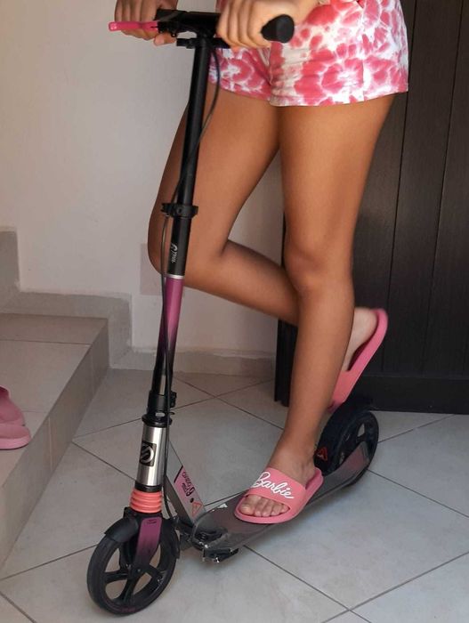 Здрава тротинетка MID 9 – розова, перфектна и отлична за подрастващи