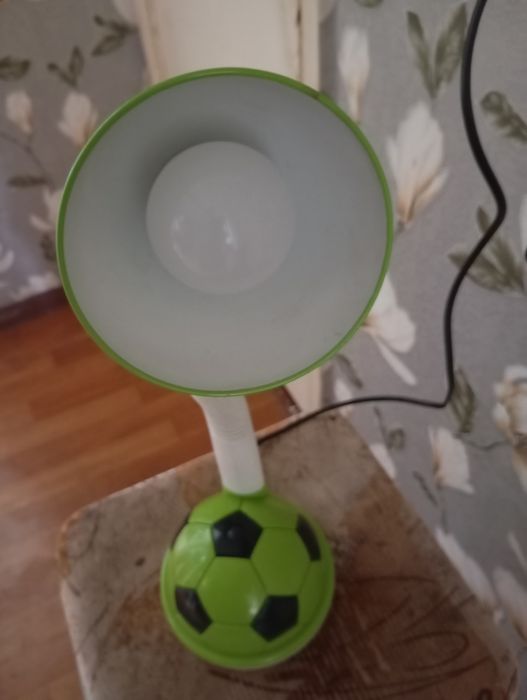 Продам детскую настольную лампу