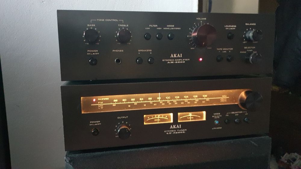 Amplificator și tuner Akai rezervate